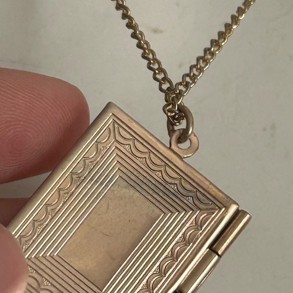 4/$100 “This is your life” Gold Locket Necklace 📕 - Picture 6 of 8